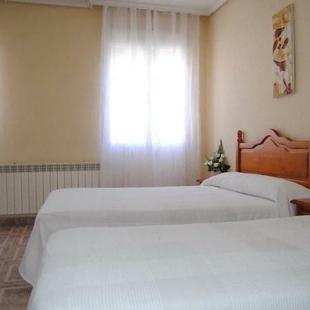 Hostal Avila Ocaña エクステリア 写真