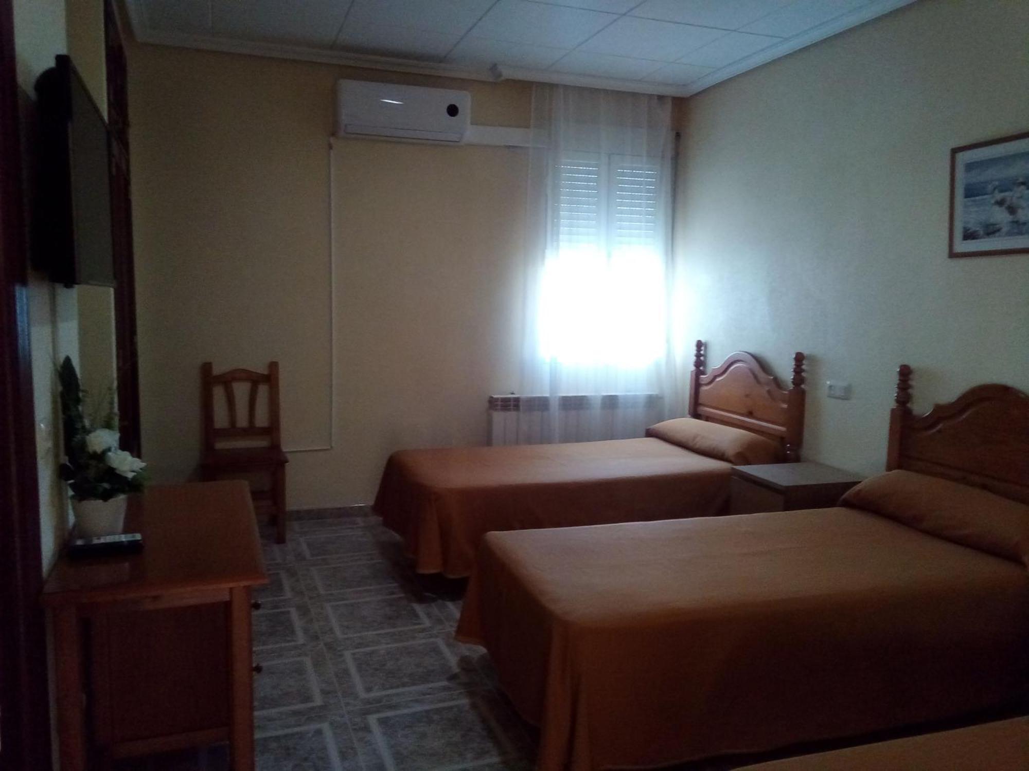 Hostal Avila Ocaña エクステリア 写真