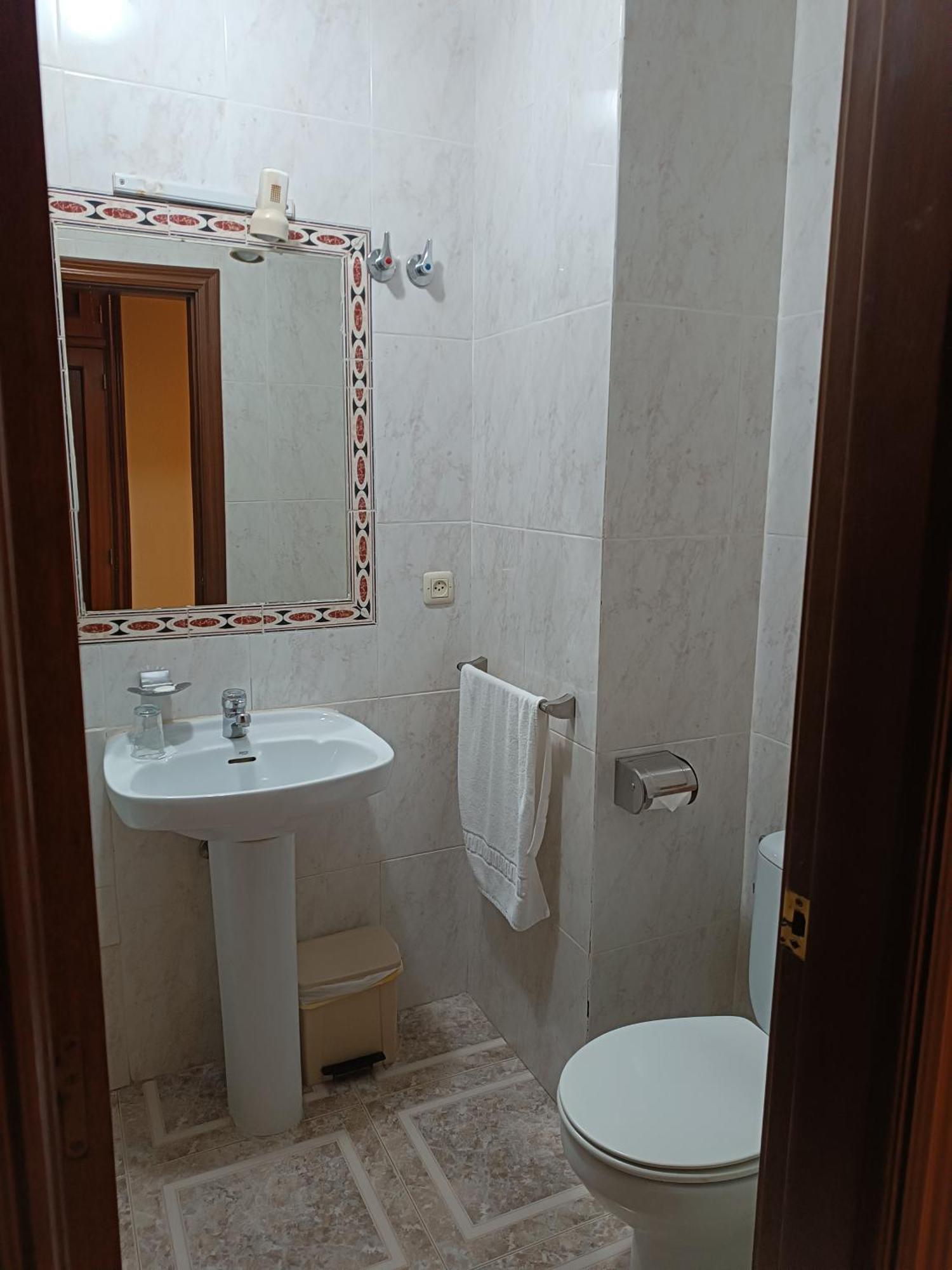 Hostal Avila Ocaña エクステリア 写真
