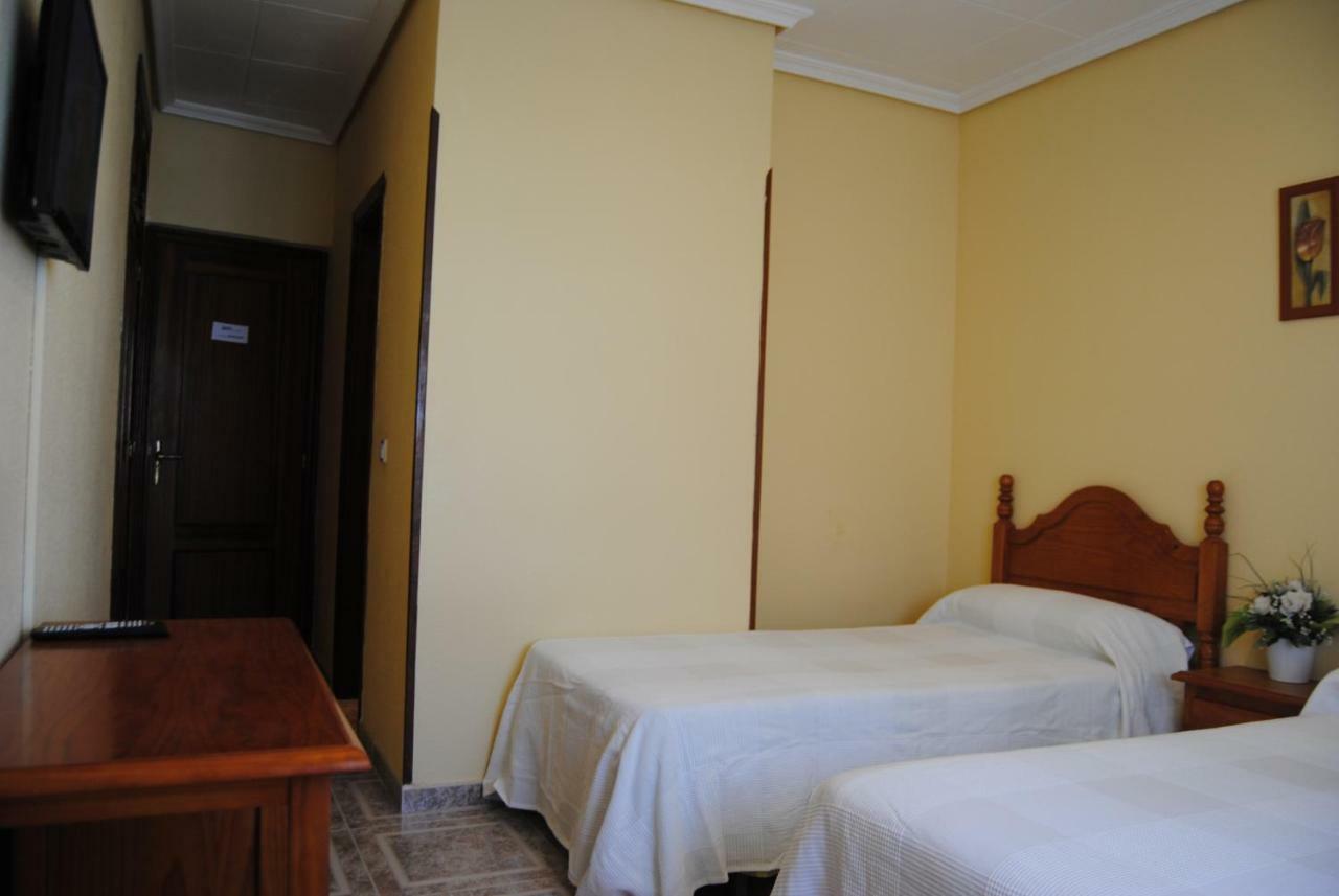 Hostal Avila Ocaña エクステリア 写真