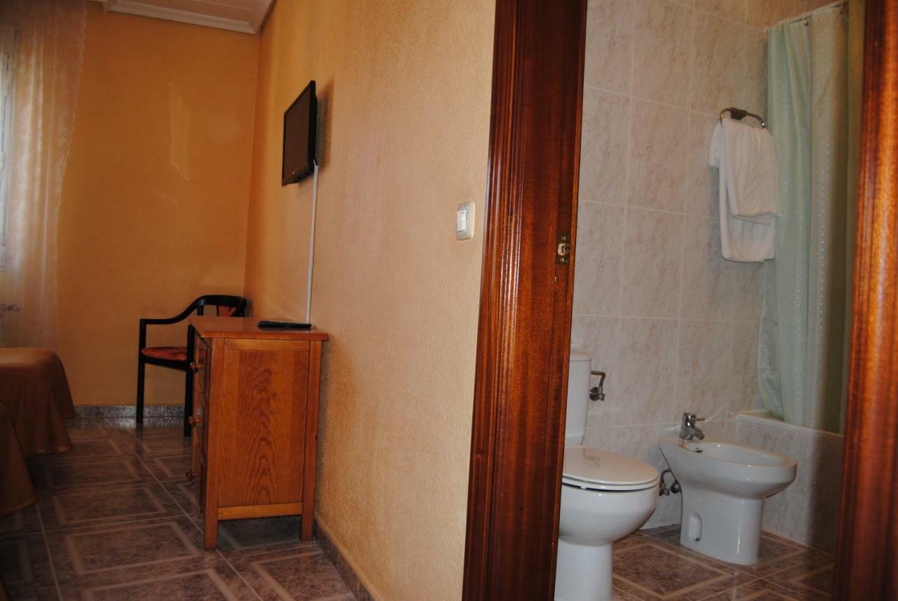 Hostal Avila Ocaña エクステリア 写真