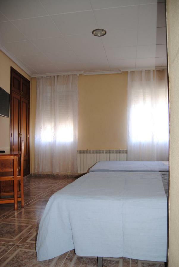 Hostal Avila Ocaña エクステリア 写真