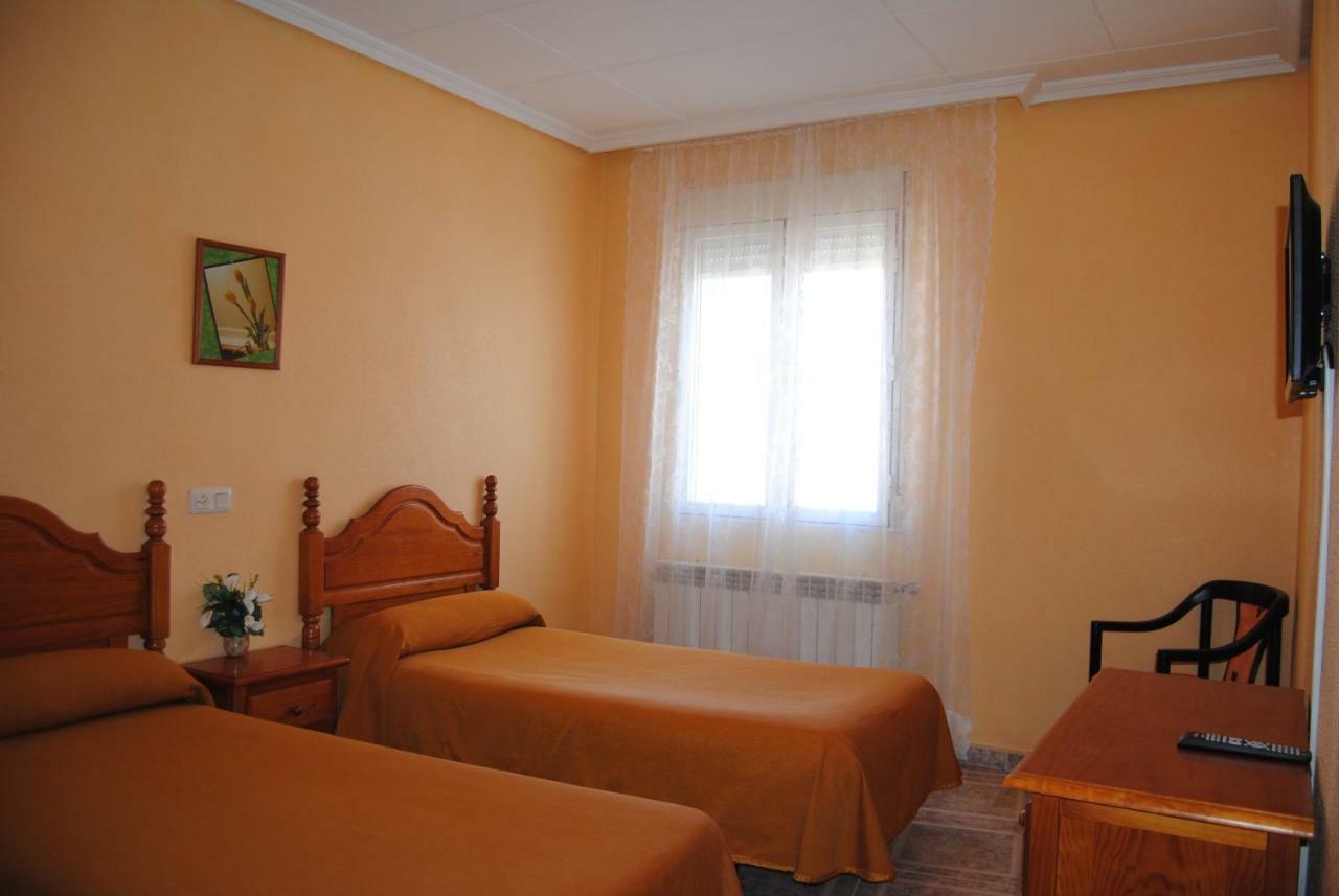 Hostal Avila Ocaña エクステリア 写真
