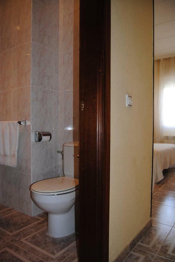 Hostal Avila Ocaña エクステリア 写真