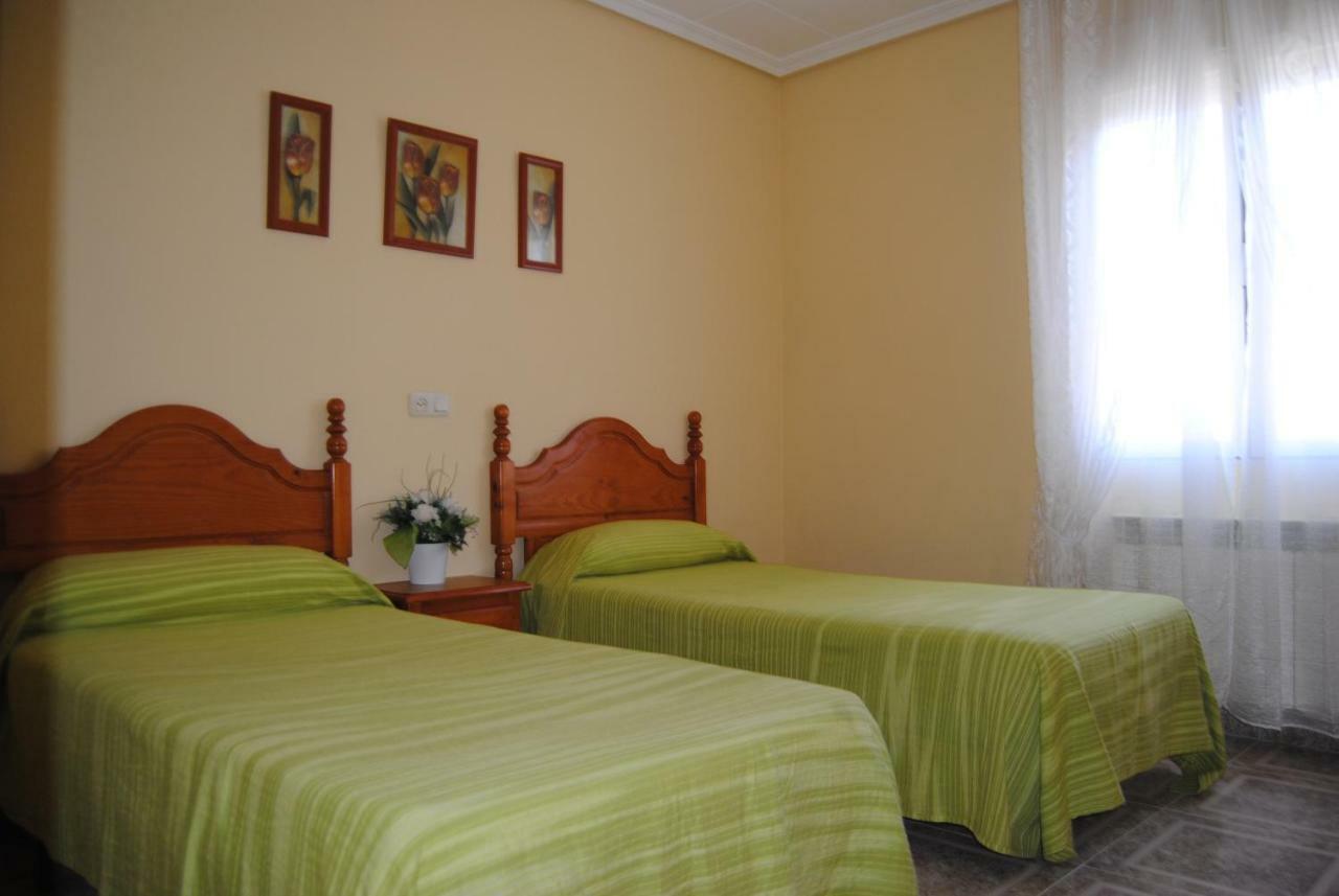 Hostal Avila Ocaña エクステリア 写真