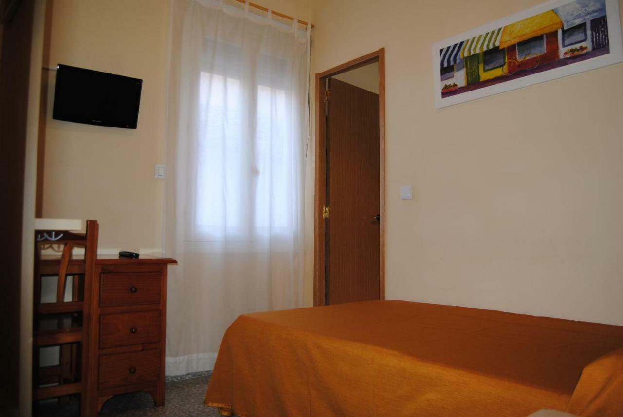 Hostal Avila Ocaña エクステリア 写真