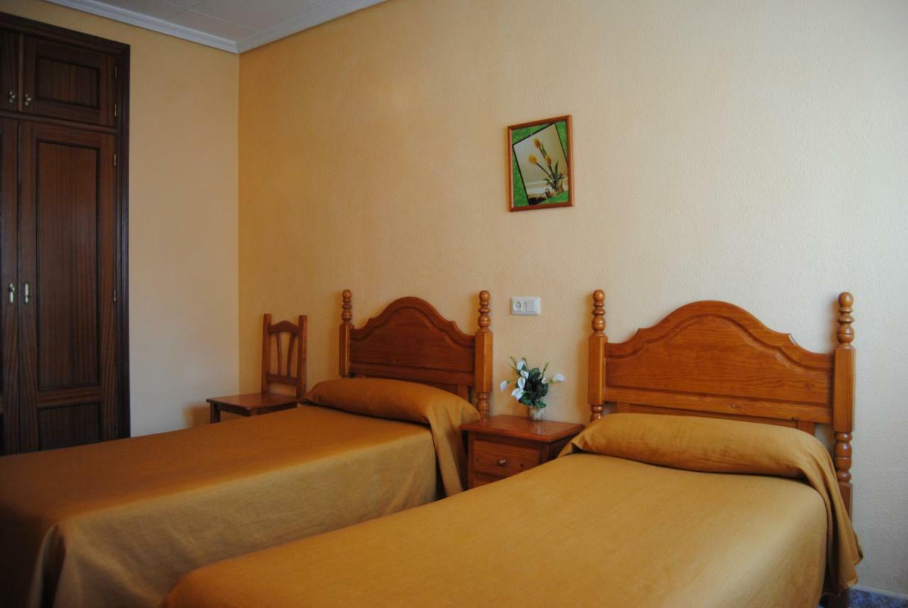 Hostal Avila Ocaña エクステリア 写真