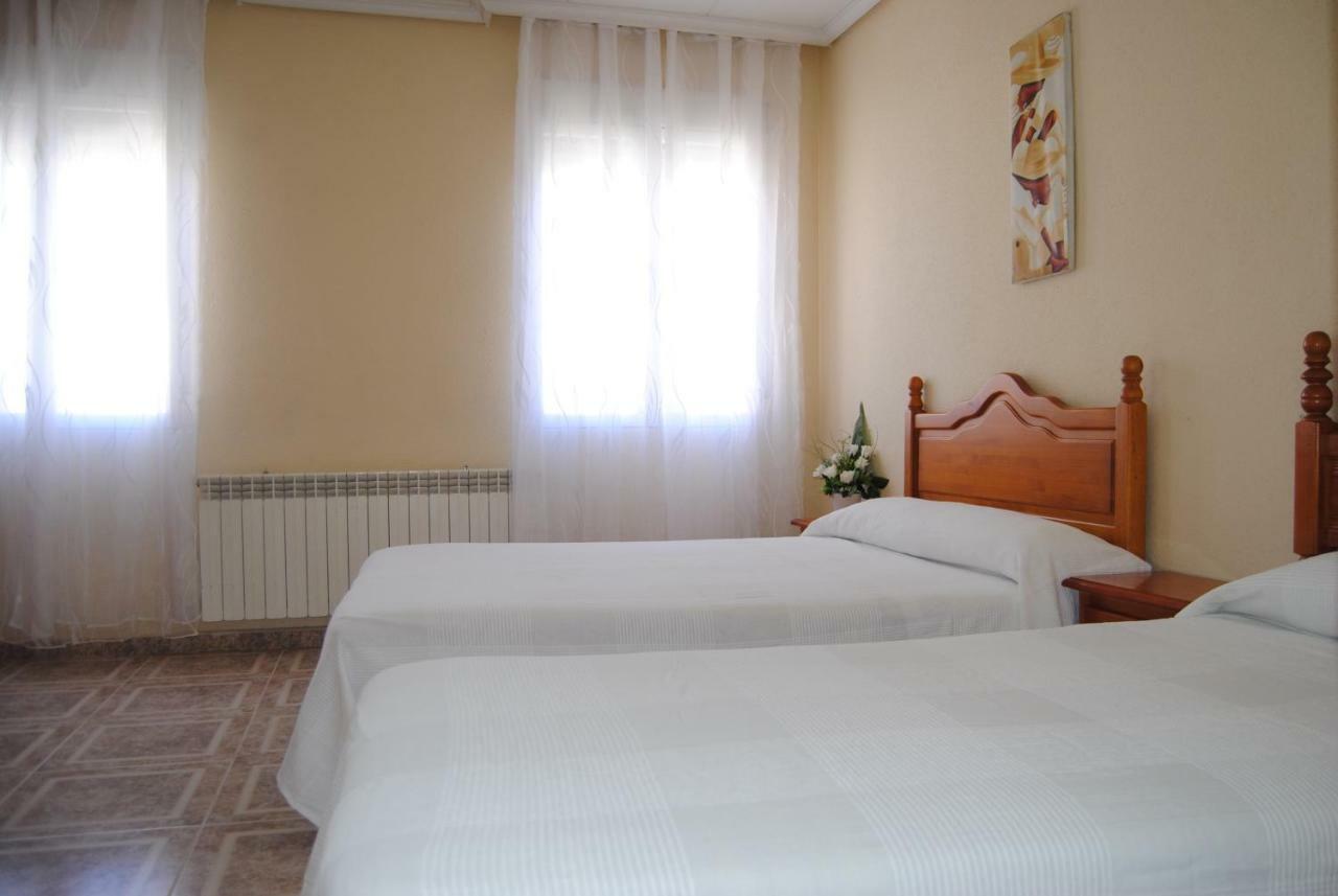 Hostal Avila Ocaña エクステリア 写真