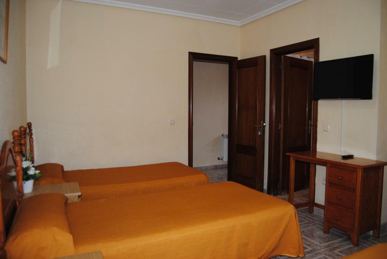 Hostal Avila Ocaña エクステリア 写真