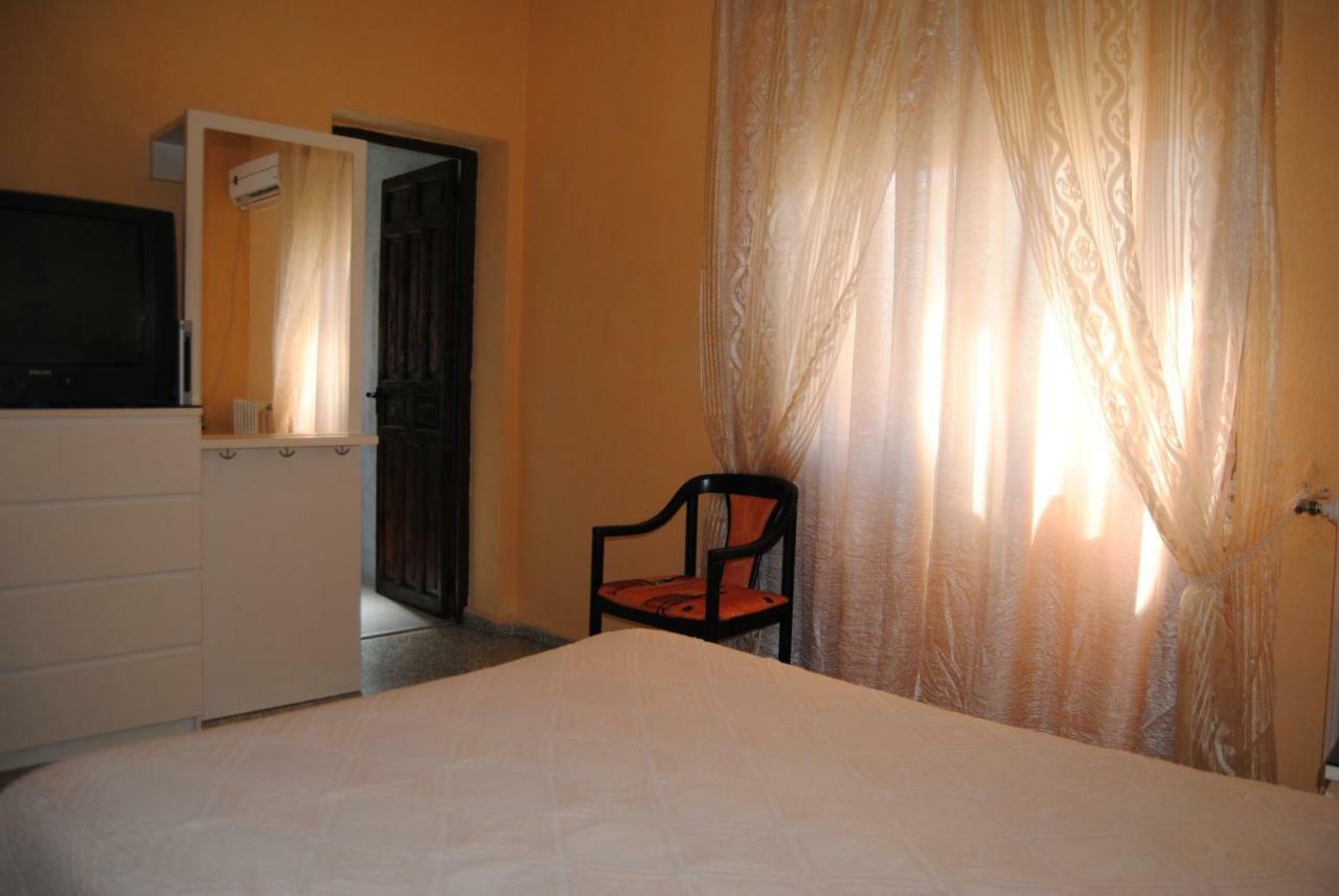 Hostal Avila Ocaña エクステリア 写真
