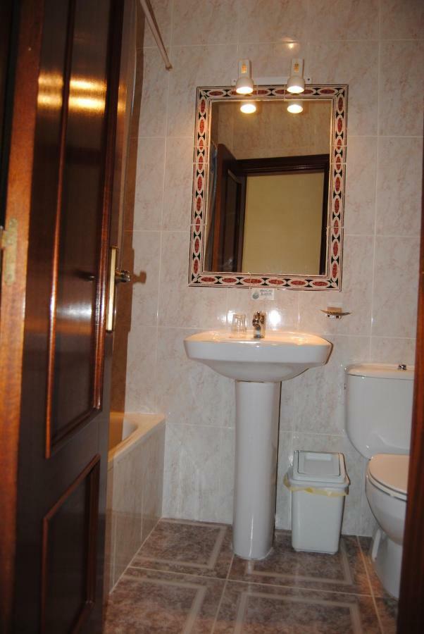 Hostal Avila Ocaña エクステリア 写真