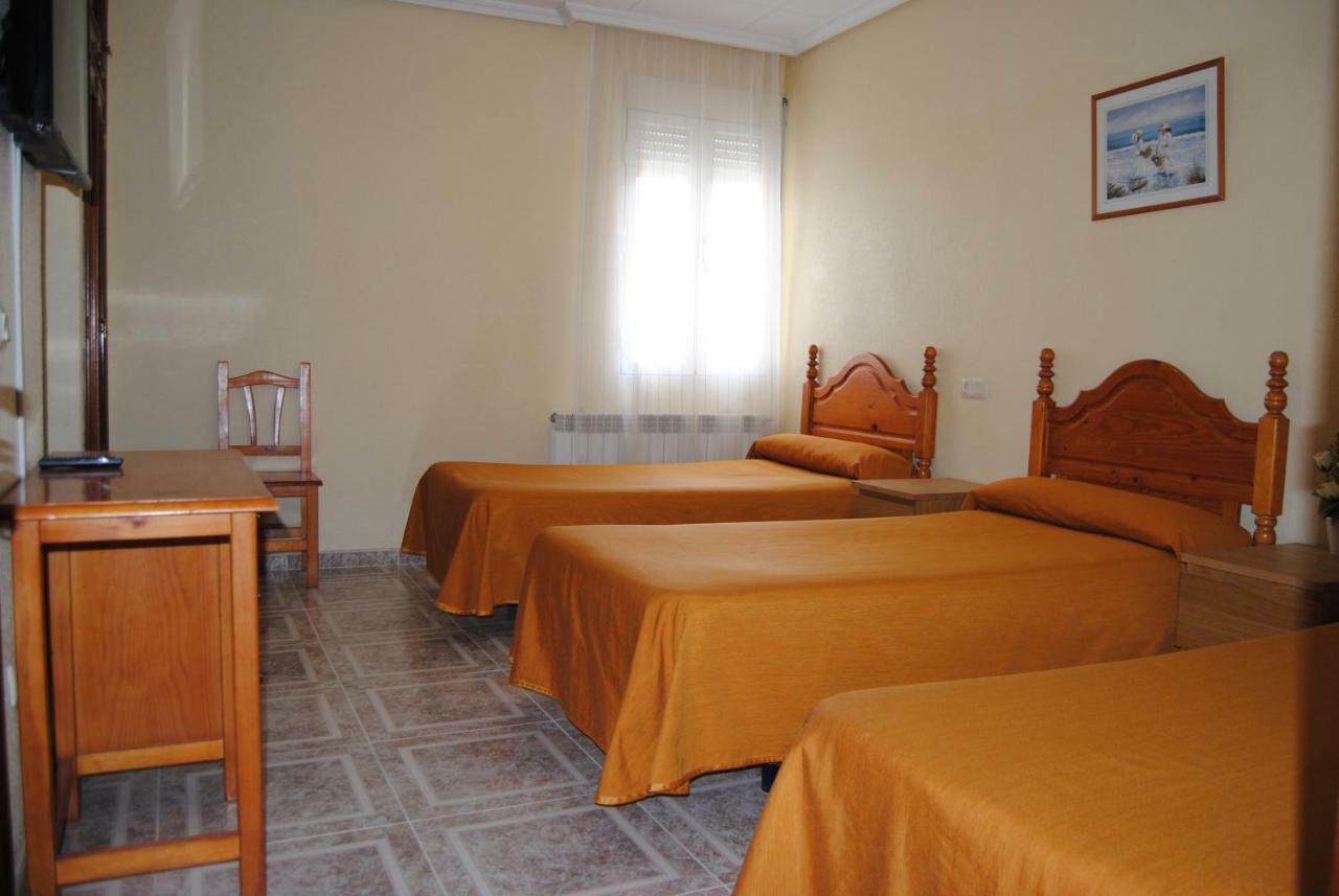 Hostal Avila Ocaña エクステリア 写真
