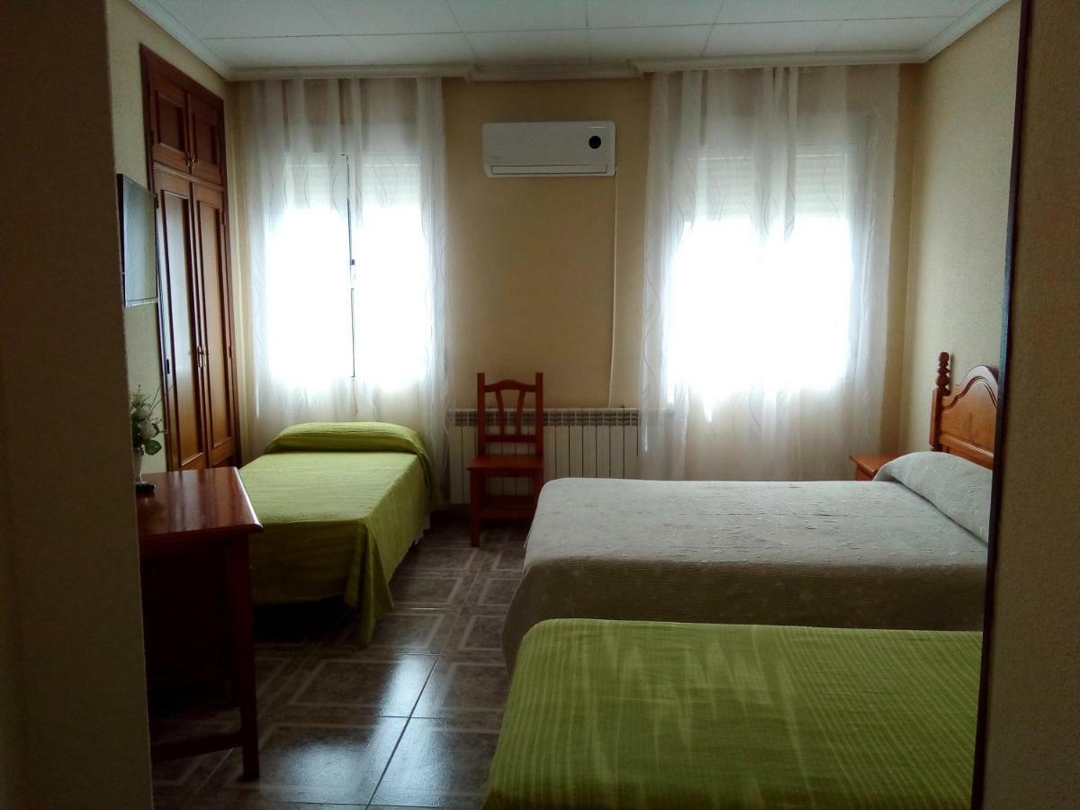 Hostal Avila Ocaña エクステリア 写真
