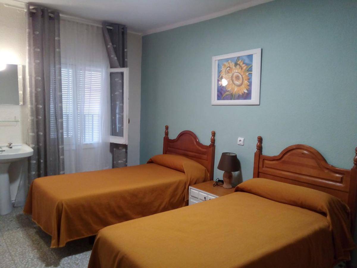 Hostal Avila Ocaña エクステリア 写真